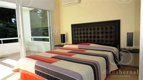 Casa En Mansa, 4 Dormitorios, Piscina Climatizada, En Barrio Privado, Punta Del Este- Ref: 42812