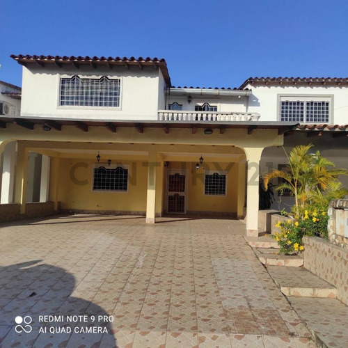 Se Vende Acogedor Town House En Urb. Los Portales