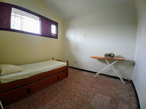 Imagen 11 de 25 de Adriana Atienzo Vende | Casa De 2 Niveles Para Actualizar En La Viña (atc-789)
