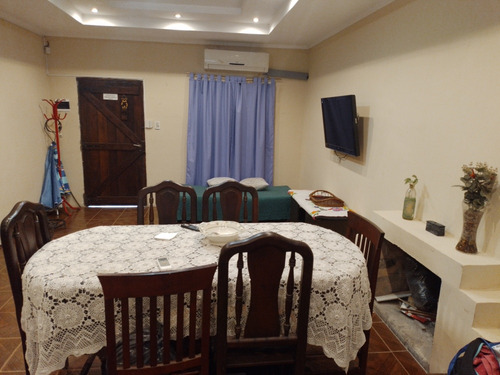 Vendo Casa : 2 Dormitorios ,baño , Living ,cocina Comedor .