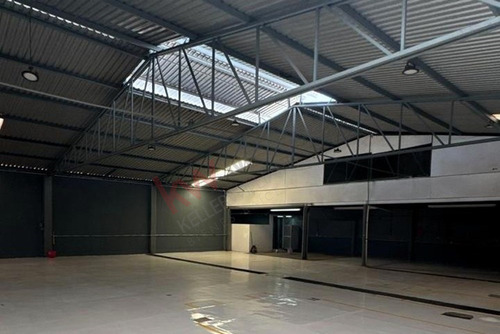 Local Comercial En Renta De 720 M2 Sobre Bernardo Quintana, Querétaro
