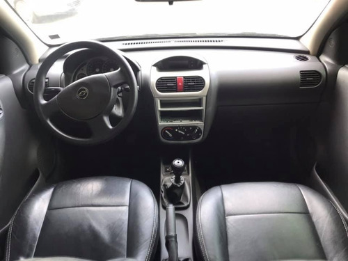 Chevrolet Corsa Sedan Premium 1.4