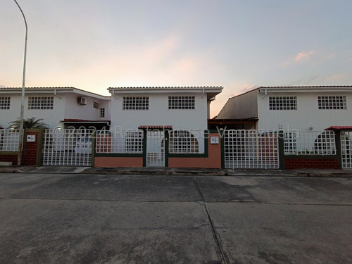 Casa Townhouse En Venta En Exclusivo Conjunto Villas Del Sol Av Aragua Maracay Privado Vigilancia Pozo Casa Con Terraza  Toda Moderna Estef 24-20154