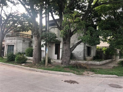 Imagen 2 de 21 de En Venta. Amplia Casa 4 Dorm, Patio Y Terraza Plano Y Excrit