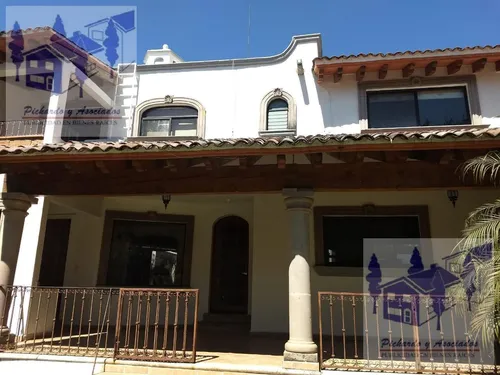 Casa En Venta En Lomas De Azingo, Cuernavaca Morelos.