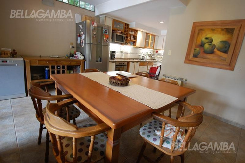 Imagen 7 de 25 de Hermosa Casa Con Jardín En Martinez