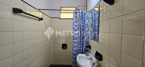 Venta De Departamento Con Balcón En Parque Avellaneda
