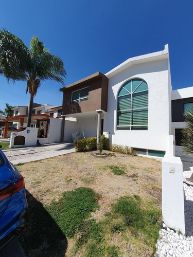 Hermosa Residencia En Centro Sur, Claustros Del Sur, C.342 M2, 3 Niveles