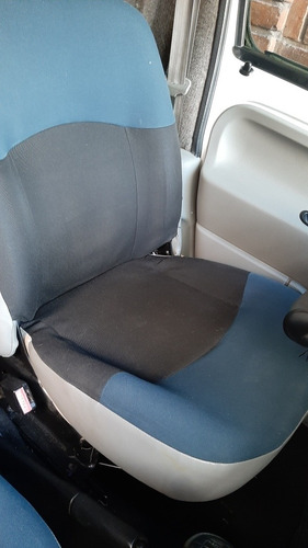 Imagen 4 de 15 de Renault Kangoo 1.6 2 Furgon Confort Cd Svt 1plc 2010