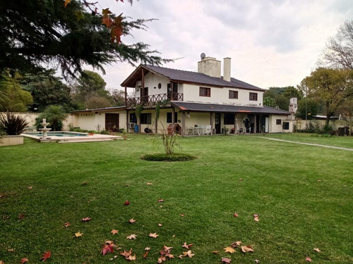 Casa En Venta - 4 Dormitorios 3 Baños - 1.180mts2 - Tortuguitas