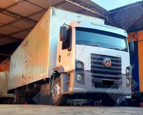 Imagem 1 de 13 de Vw 13.180 4x2 Constellation - 2011 (baú Com 10,50 Metros)