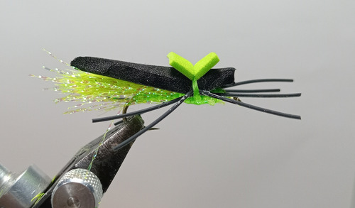 Mosca Flote, Anzuelo 8, Bugger Flash Fly Negro