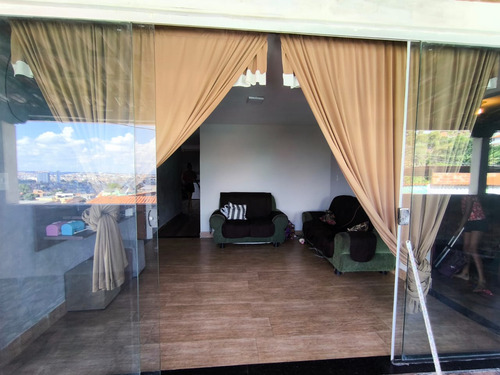 Casa Espaçosa Com Varanda E Vista Do Horizonte