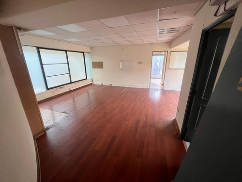 Arriendo Oficina Ed. Giratorio Conexión Metro Los Leones, Pl
