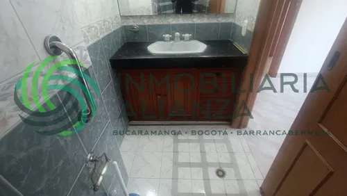 Apartamento En Venta En Cabecera Del Llano. Cod V61728