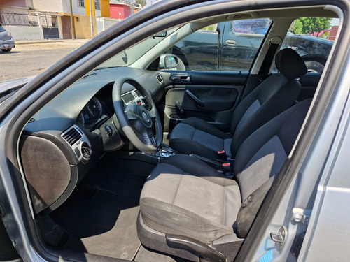Volkswagen Jetta 2.0 At