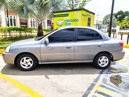 Imagen 2 de 13 de Kia Rio Stylus
