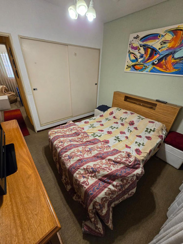 Casa Tipo Chalet De 6 Ambientes Con Jardin, Pileta Y Cochera En Venta. Olivos