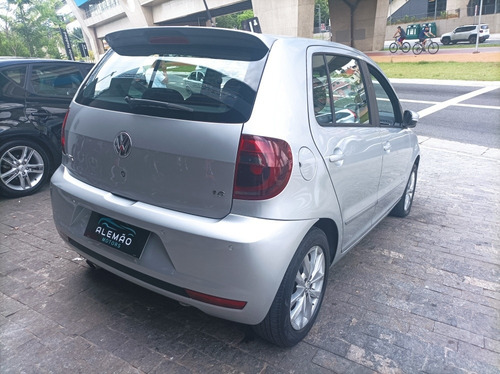 Imagem 4 de 11 de Volkswagen Fox 2014 1.6 Vht Highline Total Flex 5p