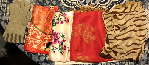 Lote Ropa Mujer 2 Pashminas, 2 Pañuelos Y Un Par De Guantes