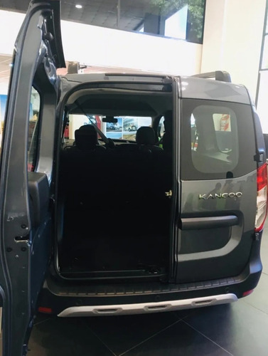 Imagen 6 de 15 de Kangoo Stepway 1.6 Nafta Entrega Inmediata 2022 Tomo Permuta