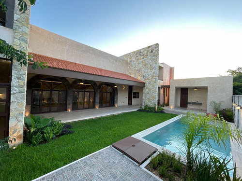 Casa En Venta Merida, Temozon Norte En Privada, Mod. Aurora, Entrega Inmediata.
