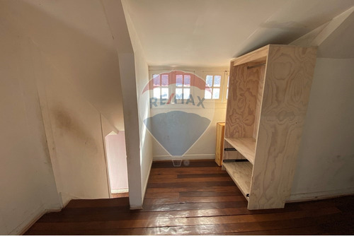 Casa De Dos Pisos Con Piscina En Ñuñoa