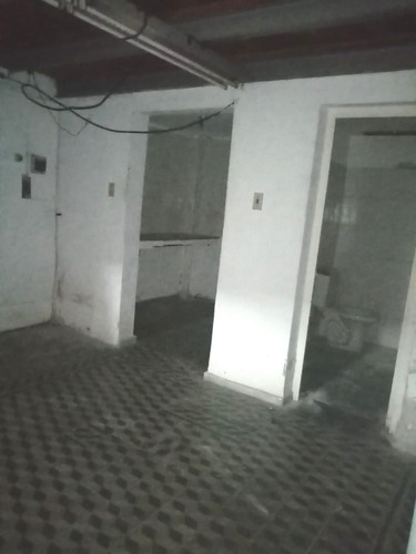 Amplia Casa De 200 M2 Con Renta