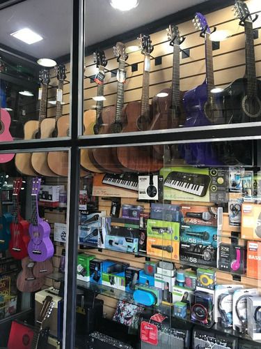 Imagen 5 de 8 de Flauta Melodica 32 Teclas Sanrai Negra Funda Accesorios