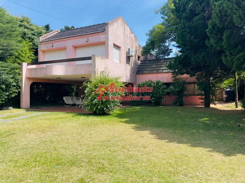 Casa En Venta, 5 Dormitorios, 50 Metros De La Playa.