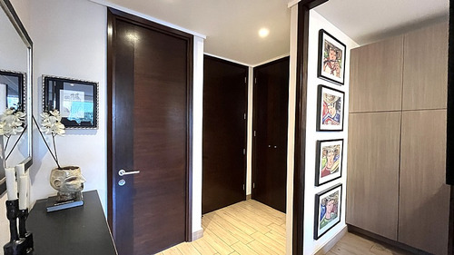 Primer Piso Con Patio, Casi Nuevo, Bajos Gastos Comunes!!!
