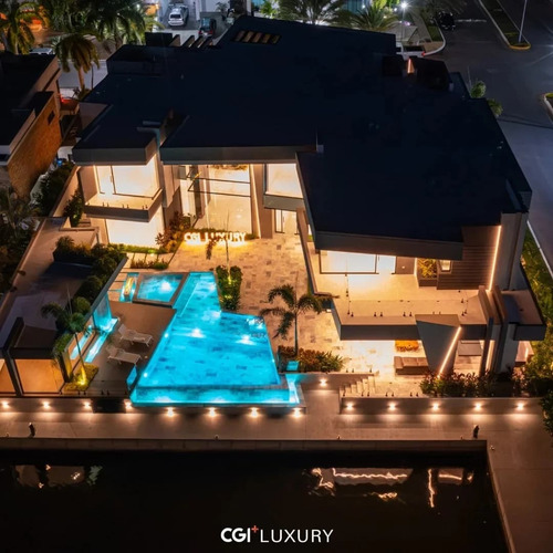 Cgi+ Luxury Lecheria Vende Espectacular Casa En La Urb. Las Villas