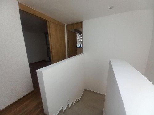 Casa En Venta En El Refugio, 3 Recámaras, 2.5 Baños, Alberca, 2 Autos, Lujo!