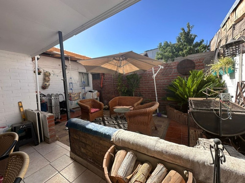Venta De Cómoda Casa De 3d+1b+est En Maipú
