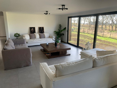 Casa En Venta De 4 Dorm. En Puerto Varas
