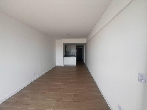 Venta De Cómodo Monoambiente A Estrenar En San Cristobal. . Cochera - Amenities