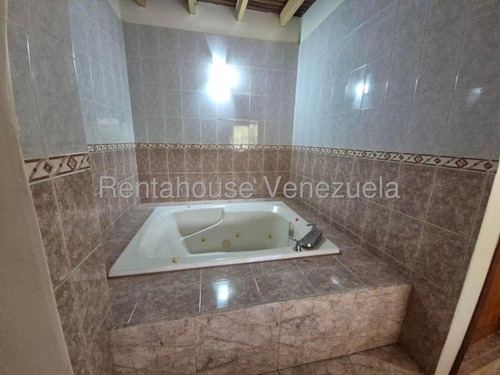 Daniela Linarez Vende Casas Bella En Urbanismo Privado De Cabudare Con Bellas Areas Comunes Con Tanque Subterraneo Acabados Impecables En Optimas Condiciones Visitala!
