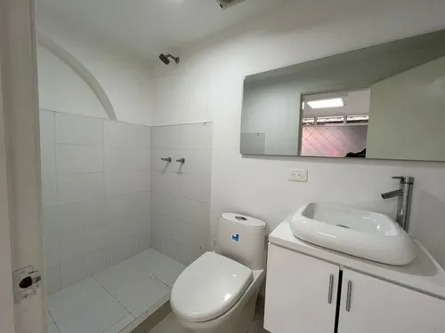 Consultorio En Arriendo/venta En Los Cedros. Cod V16262