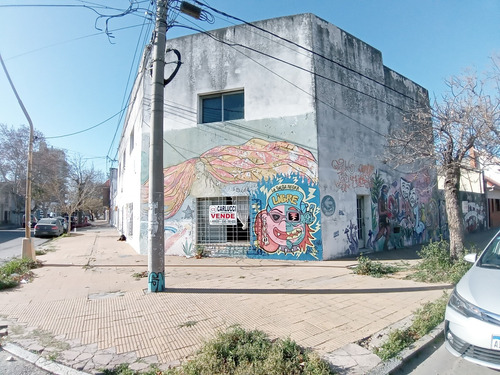 Venta De Inmueble En Esquina Sobre Alvear Y Chacabuco