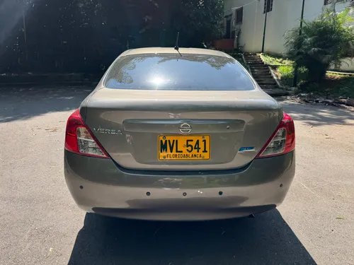 Nissan Versa Advance 1.6 Mt