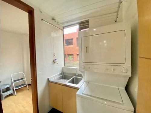 Chico Reservado, Apto Duplex Con Excelentes Acabados
