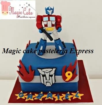 Combo Promocion Torta Transformers + 15 Cupcakes A S/ 160