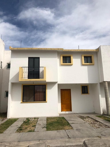 Se Vende Casa En El Zorzal, Ubicadisima, 3 Recamaras, 2.5 Ba