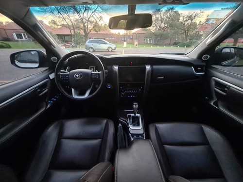 Imagen 10 de 17 de Toyota Sw4 2.8 Srx 177cv 4x4 7as At 2017