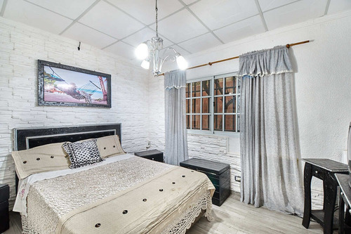 Departamento Ph · En Venta · 5 Ambientes · Luminoso, Con Estilo · En Lomas Del Mirador