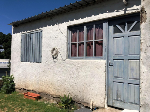 Colonia - Venta De Complejo De Casa De 2 Dormitorios Con Apartamentos