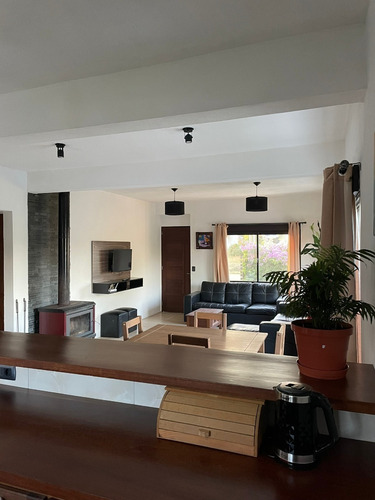 Imagen 4 de 13 de Casa De Dos Dormitorios, Para Cuatro Personas A Cuatro Cuadras De La Playa, Costa Azul, La Paloma, Rocha.