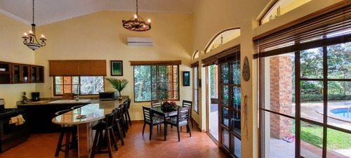 Imagen 20 de 30 de Lujosa Villa En Altos Del María Con Piscina Y Jaccuzi Privado.