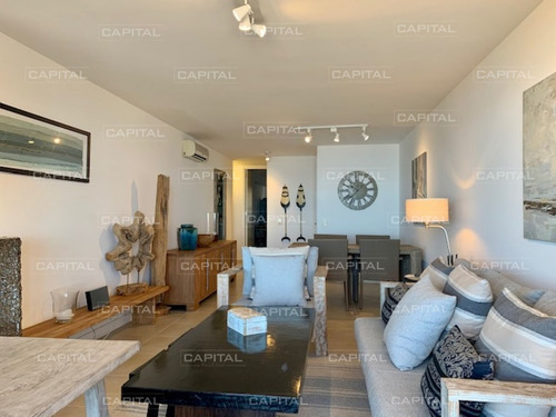 Venta De Apartamento De Dos Dormitorios Con La Mejor Vista Hacia El Atardecer, Punta Ballena- Ref: 30673