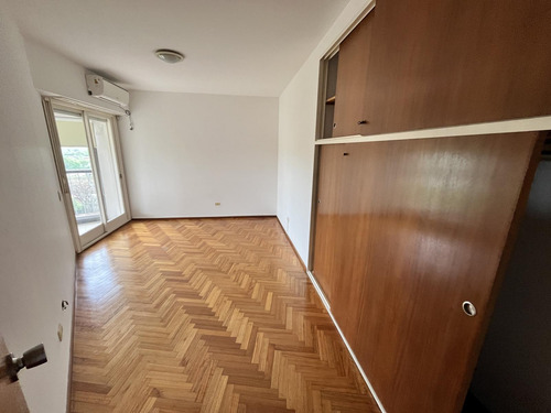 Departamento En Venta En La Lucila De 4 Ambientes Con Dependencia, Cochera Con Baulera